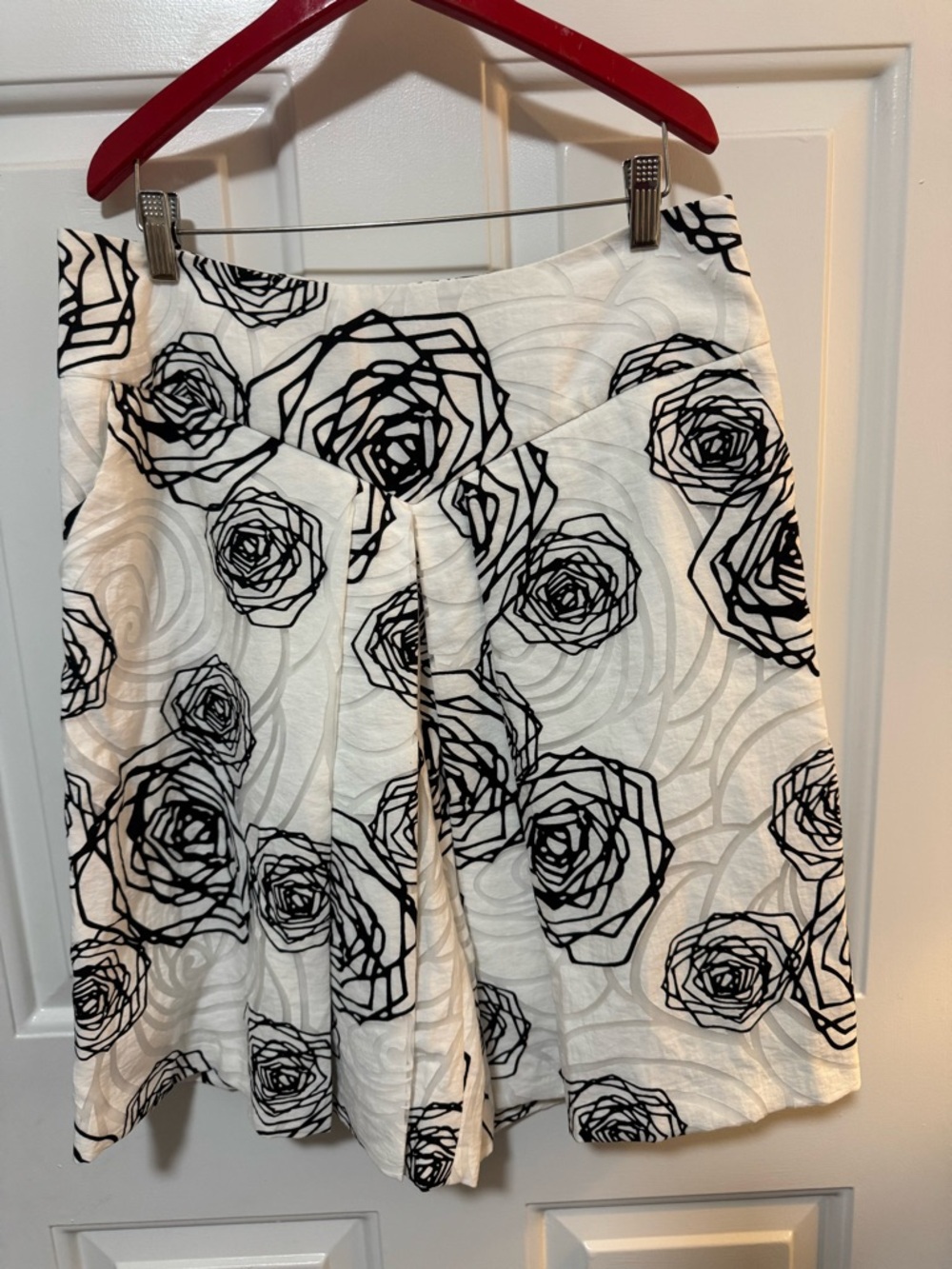 Anne Fontaine Knee Length Pleated Shorts Floral Size 42 US Size 10
